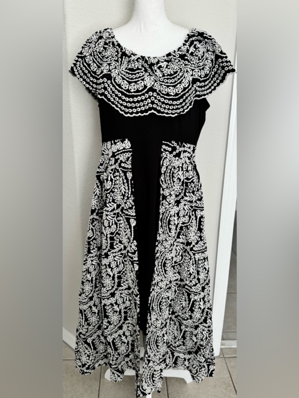 C. Wonder by Christian Siriano Runway Ruffle Eyelet dress Size XL